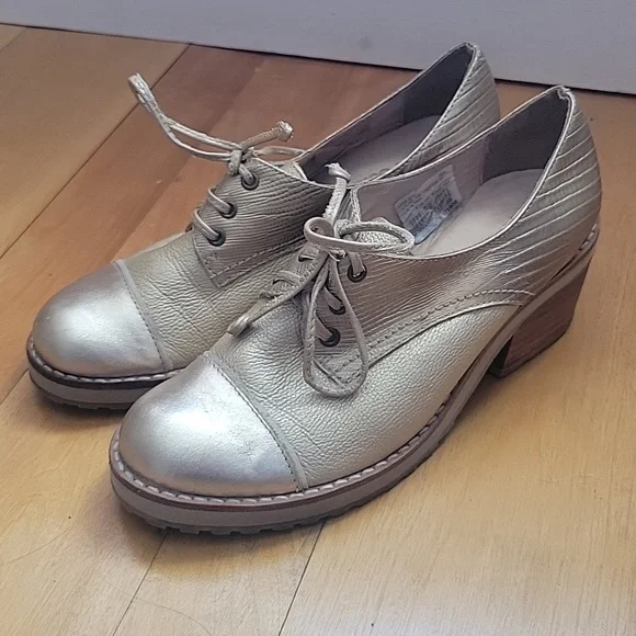 bon-bonite Shoes Bonbonite Gold Oxford Heeled Shoes Size 36